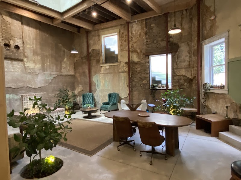 Juniper Djinn (Venue: Earls Cafe @ Warner Hotel)